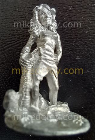 Ral Partha 01-060 Dungeon Lady, with Pet Dragon 25mm Metal Miniature