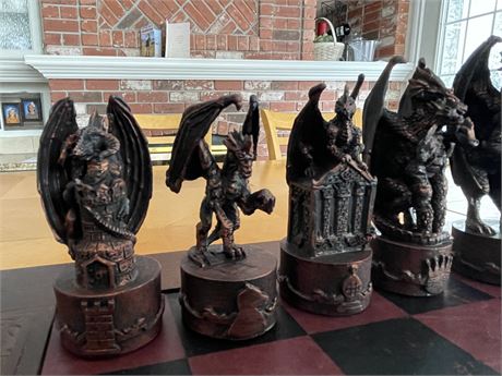 Dungeons & Dragons Chess Limited-Edition Chess Set