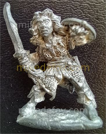 Citadel Dark Elf C-0913 Female Fanatic 25mm Dungeons & Dragons Metal Miniature